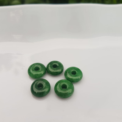 Bộ 5 đồng tiền đá cẩm thạch tự nhiên xanh ngọc đậm đều đẹp  Nữ Phối vòng tay,mặt dây chuyền vàng đeo cực kỳ xinh xắn ạ  Size hạt 9mm x dầy 3,8mm x lỗ ở giữa đk 2mm mệnh Thủy Mộc Hỏa ạ