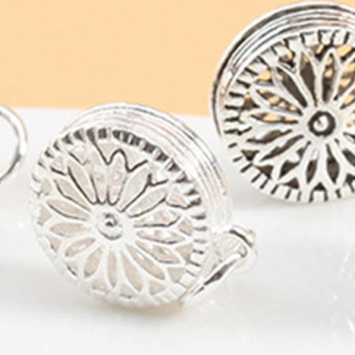 Combo 2 cái charm bạc hình tròn họa tiết hoa văn treo - Ngọc Quý Gemstones