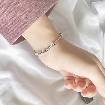 Vòng đeo tay lắc tay xích vuông xu hướng thời trang fashion new