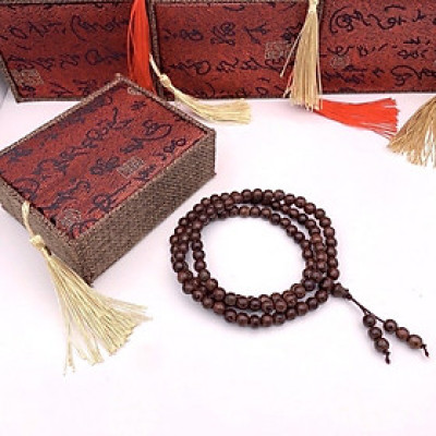Vòng  tay  trầm  108 hạt  kèm lá bồ đề , có hộp đựng  bằng gấm cao cấp , phù hợp  cho cả nam và nữ 