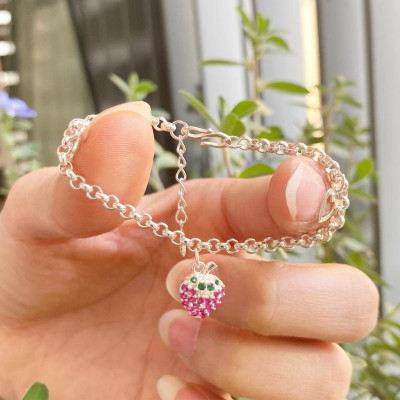 Lắc tay trẻ em dây mo treo 2 bi và kitty dâu tây đáng yêu Dế Bạc - LE4557