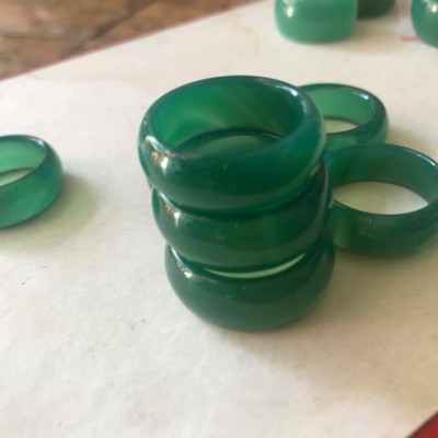 CHIẾC NHẪN SIZE 20M CAO 9MM3 DẦY 3MM6 NAM MỘC HỎA MÀU NHÂN XANH TƯƠI ĐẸP