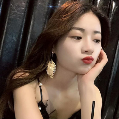 Bông tai nữ hình chiếc lá siêu dễ thương