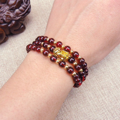 Combo Vòng đeo tay phong thủy đá Ngọc Hồng Lựu đính Tì Hưu Mạ Vàng 18k, kèm hộp đựng lót lụa.