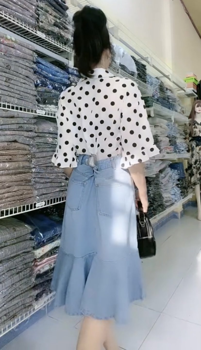 Set sơ mi kèm váy denim đuôi cá bất đối xứng trẻ trung cá tính Myqlothing.