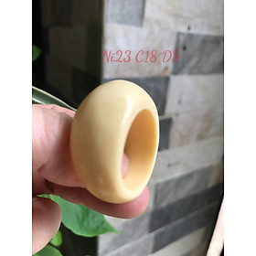 Nhẫn Nam Giả Ngà hay Xương Mỹ Nghệ Kiểu Bầu Tròn to phía trên dưới nhỏ màu trắng Ni 23mm Cao 18mm Dầy 8mm Dành Cho Các Anh Nam đeo nhẫn 23mm rẻ đẹp ạ