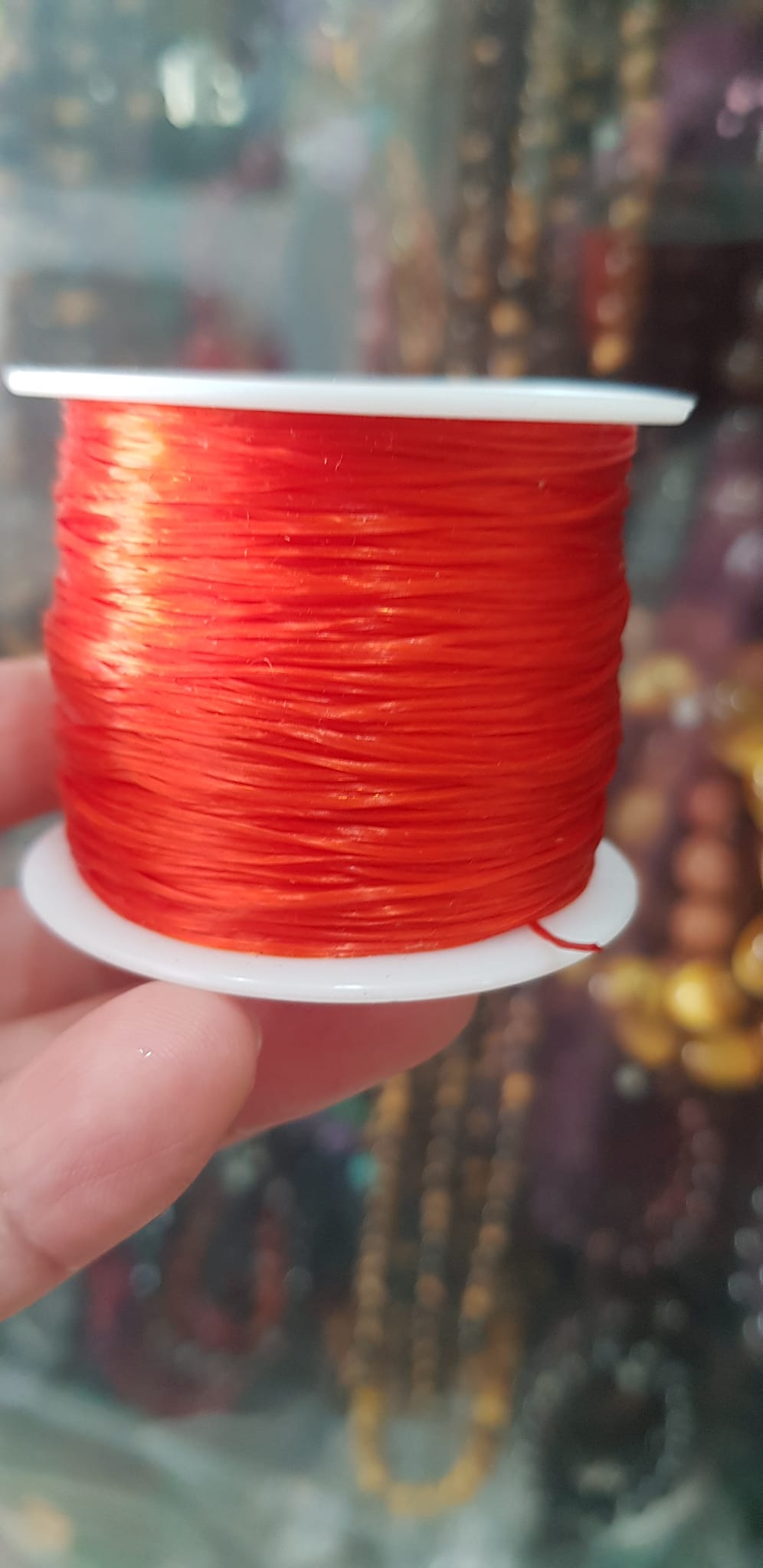 Cuộn Dây Thun CO GIÃN màu Đỏ xỏ vòng hạt chuỗi Dây này là dây thun chuyên xỏ vòng chuỗi màu Đỏ, có đủ màu .. Anh Chị đang đeo chuỗi muốn thay dây khác cho vòng thì đặt cuộn Thun chỉ này nhé