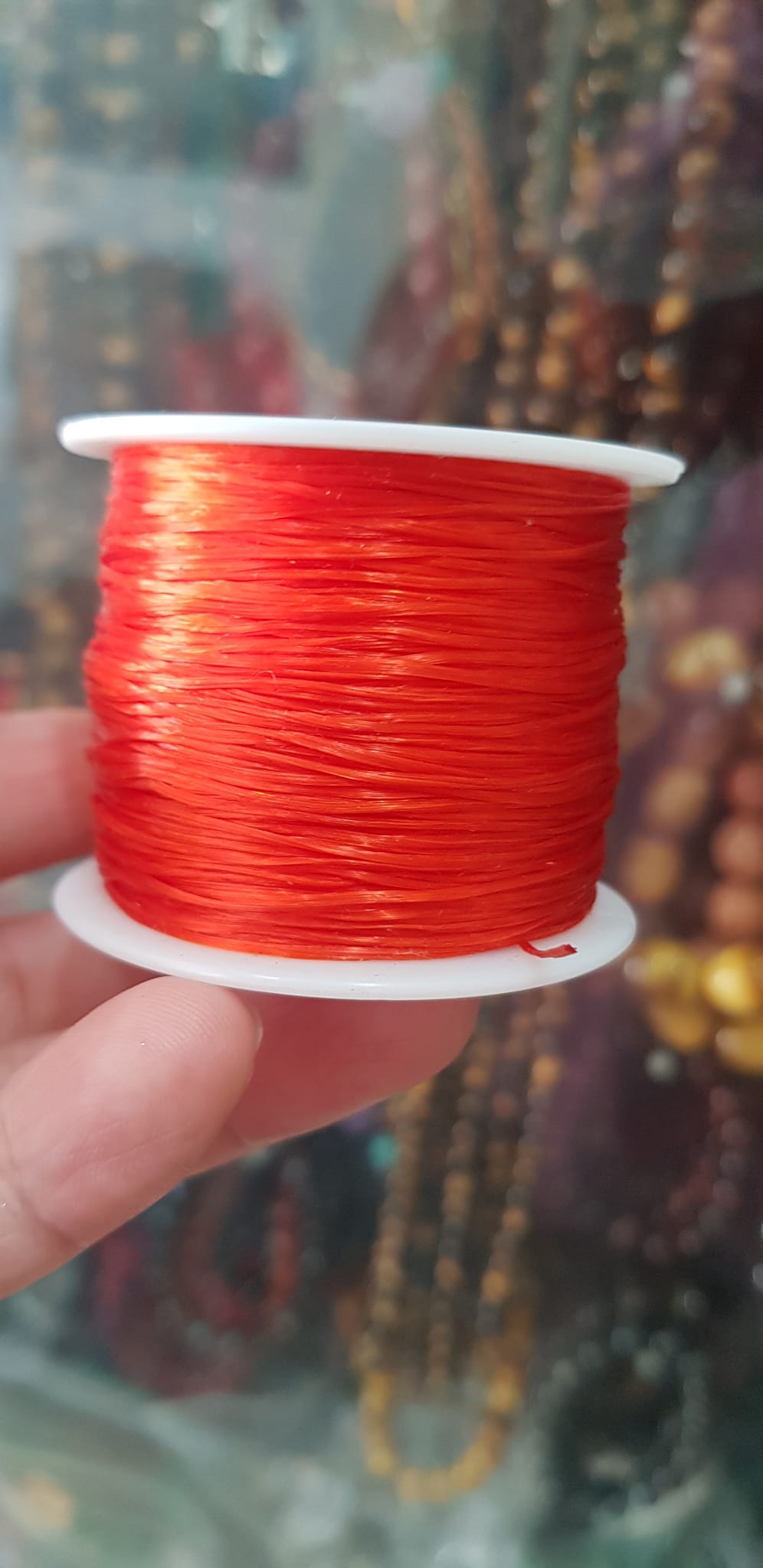 Cuộn Dây Thun CO GIÃN màu Đỏ xỏ vòng hạt chuỗi Dây này là dây thun chuyên xỏ vòng chuỗi màu Đỏ, có đủ màu .. Anh Chị đang đeo chuỗi muốn thay dây khác cho vòng thì đặt cuộn Thun chỉ này nhé