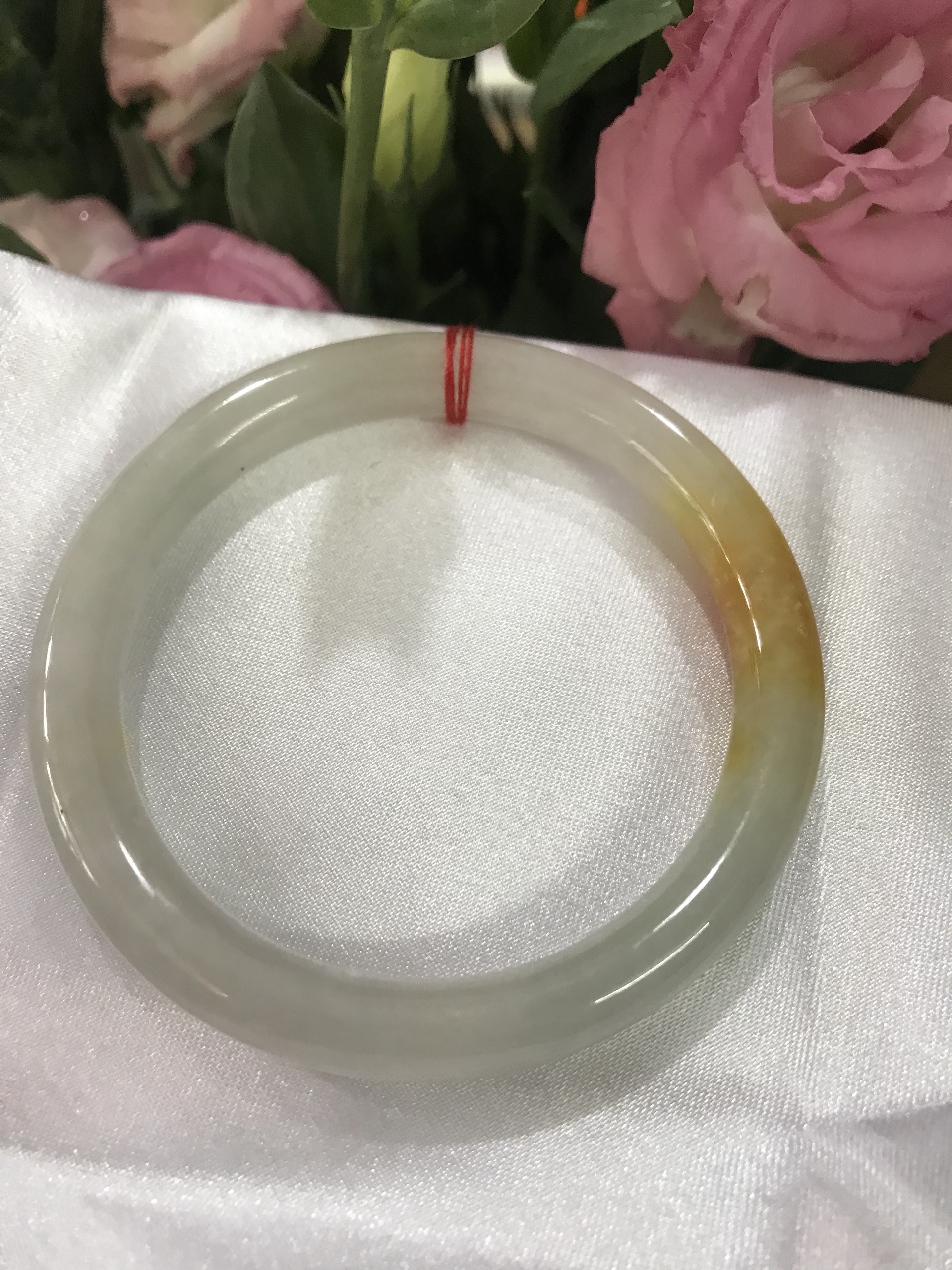 Vòng Cẩm Thạch mới Trắng Vàng Bóng đẹp Ni 57mm Chột 8mm Nữ mạng kim mạng thổ 55kg đến 65kg đeo dễ thương xinh xuất sắc ạ