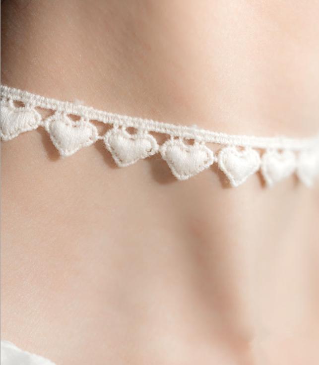 Vòng cổ choker tattoo tim trắng V65