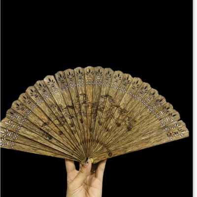 Quạt gỗ trầm hương tự nhiên trang trí bàn làm việc