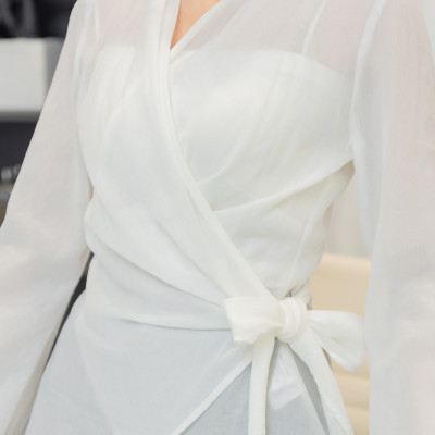 Áo sơ mi kiểu chất tơ, hai vạt thắt tự do Ellie thiết kế cao cấp WHITE CHIC