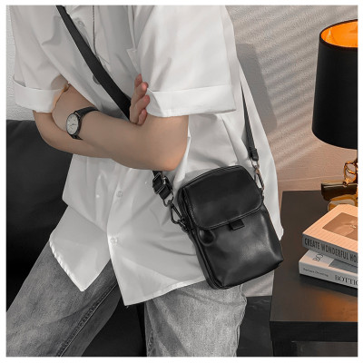 Túi đeo chéo nam phong cách mới  - BEE GEE DCN9144