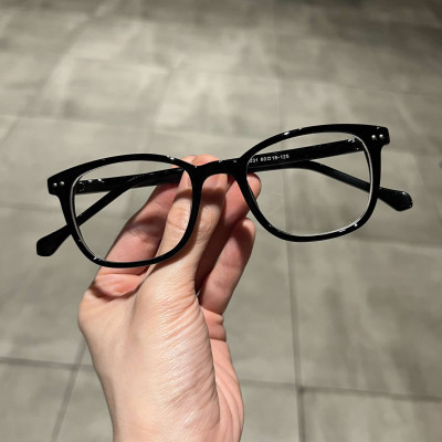 Kính Mắt vuông gọng nhựa đen thiết kế đơn giản cho nam nữ