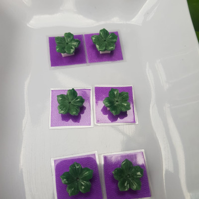 Đôi bông tai Bông Hoa Mai 5 Cánh đều đẹp Đá Ngọc Cẩm Thạch Xanh Ngọc Đều tự nhiên Size 13mm x dầy 3mm Nữ bọc vàng đeo rất đẹp sang ạ