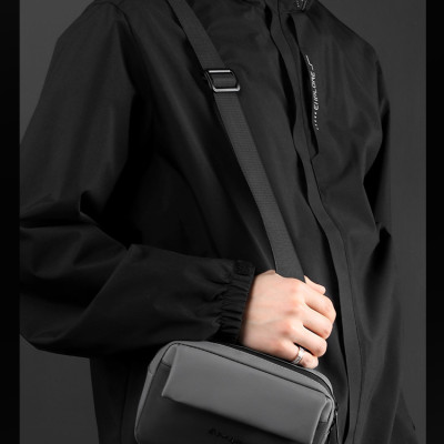 Túi đeo chéo nam phong cách mới  - BEE GEE DCN9262