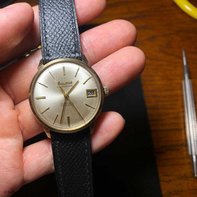 Dây Da Đồng Hồ Cao Cấp - Sang Trọng, Chất Liệu Da Bê EPSOM Thuộc Thảo Mộc - Nhập Khẩu Từ Châu Âu, Mặt Lót Chống Thấm Mồ Hôi, Tích Hợp Lớp Gia Cố Chống Giãn Đặc Biệt và Chốt Thông Minh, Kiểu Dáng Cổ Điển Phẳng Mỏng