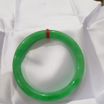 Vòng cẩm thạch Đ Lý 52mm x dầy 7,8mm  Vòng màu xanh lá tươi  Nữ mệnh Mộc mệnh Hỏa 52kg - 56kg đeo ạ