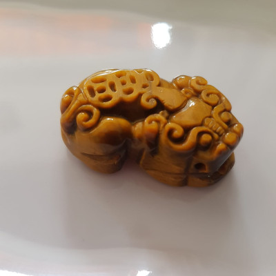 Tỳ Hưu Đá Mắt Hổ Vàng Nâu Tự Nhiên To Phối Vòng Tay Nam  Kích thước tỳ hưu dài 35mm x ngang 20mm  Phối vòng tay nam size 14ly, 16ly và 18ly ạ