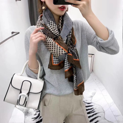 Khăn choàng quàng cổ họa tiết da rắn hiện đại SKC89