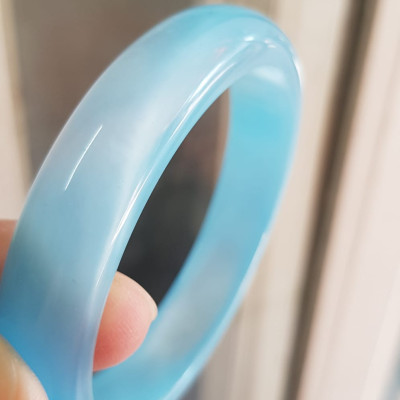 Vòng tay nữ đá mắt mèo Xanh dương nhẹ bản hẹ mới Ni 53mm x cao 12mm x dầy 6,5mm Nữ 49kg - 54kg đeo Vòng màu xanh dương nhẹ xinh tươi đẹp rẻ lắm chuẩn hợp nữ mệnh thuỷ mệnh mộc ạ