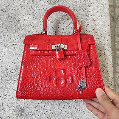 Túi xách da cá sấu có sử dụng khóa chìa!