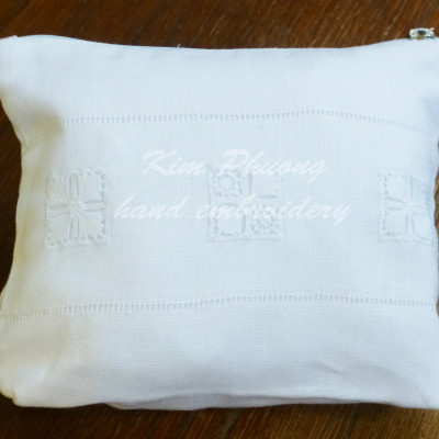 Túi mỹ phẩm thêu tay - Rua Hoa chanh