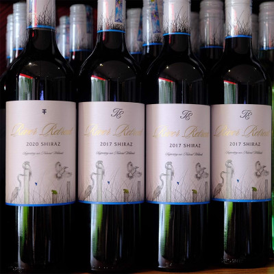 Rượu vang đỏ Úc River Retreat Shiraz Red Wine (14%/Vol)