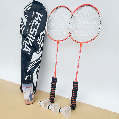 Set 2 vợt  đánh cầu lông hợp kim nhôm kèm túi , tặng 3 quả cầu ,khung và cán được làm bằng chất liệu cao cấp siêu bền , tay cầm bằng gỗ lót bên ngoài nệm mút ,giúp cầm nắm vợt được chắc chắn