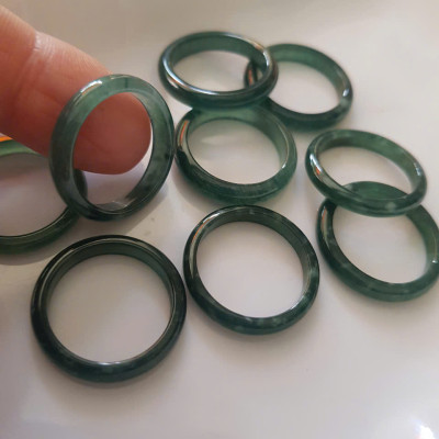 Chiếc Nhẫn nữ mới đá cẩm thạch xanh lam ngọc tự nhiên  Nhẫn bản nhỏ Ni 16mm x cao 3mm  x dầy 2mm màu xanh nhẹ nhàng đều xuất sắc đem lại may mắn tài lộc rẻ đẹp dành cho các Chị em nữ đeo tay ngón bất kỳ nhẫn 16mm ạ