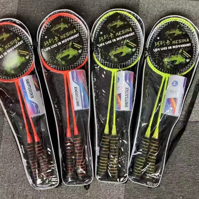 Set 2 vợt  đánh cầu lông hợp kim nhôm kèm túi , tặng 3 quả cầu ,khung và cán được làm bằng chất liệu cao cấp siêu bền , tay cầm bằng gỗ lót bên ngoài nệm mút ,giúp cầm nắm vợt được chắc chắn