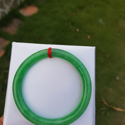 Vòng Đeo Tay Đá Cẩm Thạch Lý 52mm Size vòng 52mm x dầy 7mm màu xanh lá đẹp Nữ mệnh thủy mộc hỏa trên 50kg - 57kg đeo ạ