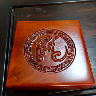 Hộp đựng vòng gỗ sưa đỏ  ,đồ trang sức ,phong thủy bằng gỗ hương cao cấp  kt 13×13×4cm 