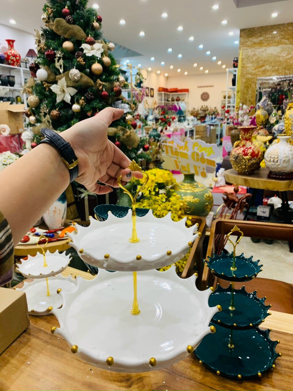 KHAY ĐỰNG BÁNH KẸO HOA QUẢ HAI TẦNG BẰNG SỨ CAO CẤP VIỀN VƯƠNG MIỆN - ANTH659