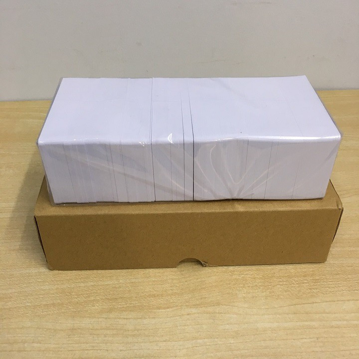 Hộp 250 thẻ nhựa trắng PVC ( in nhiệt)