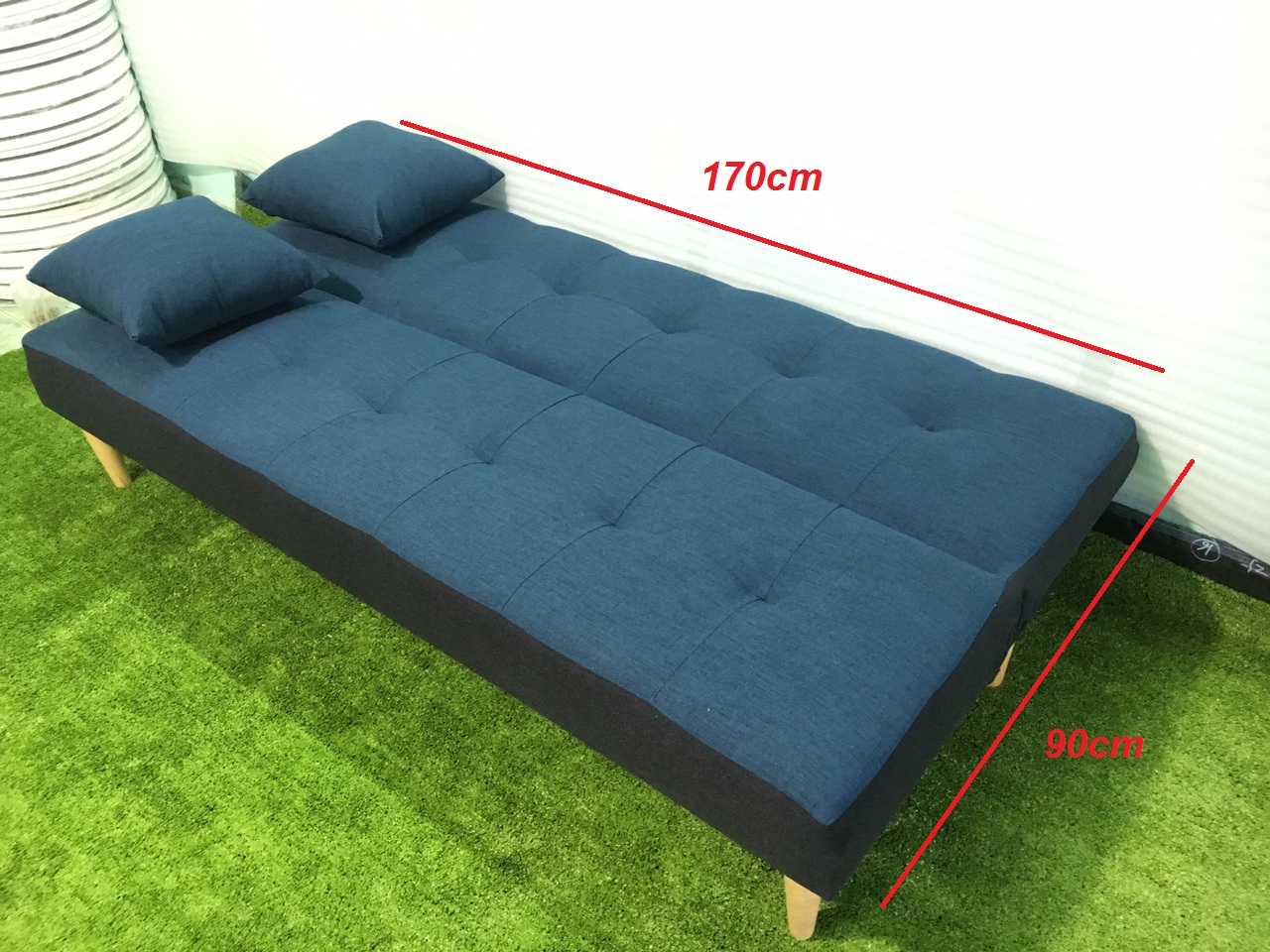 Ghế sofa bed, sofa giường xanh viền đen bố và bàn tròn GvsB