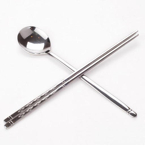 Hộp cơm trưa 3 ngăn bằng thủy tinh chịu nhiệt - tặng kèm thìa và đũa inox (giao màu ngẫu nghiên)