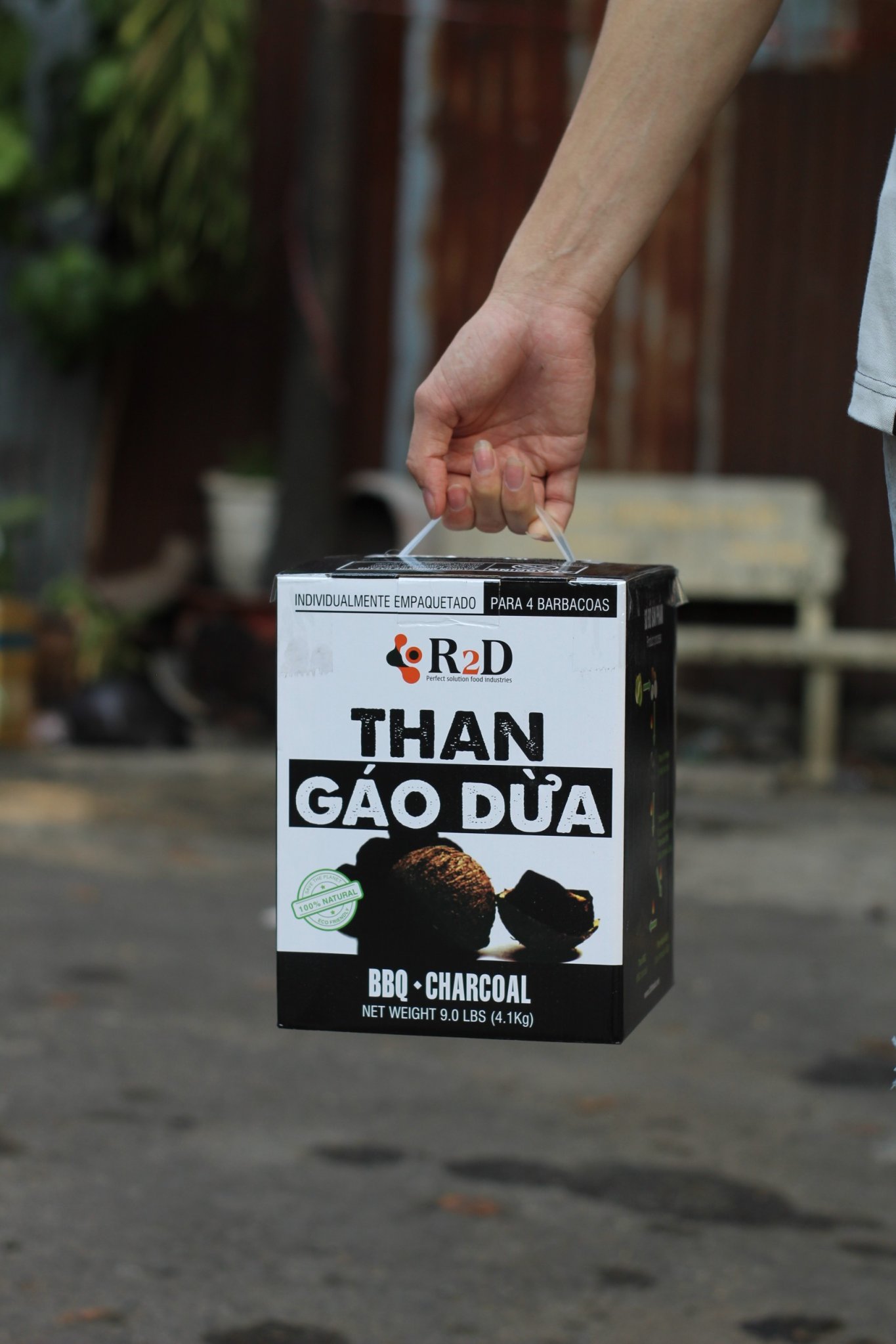 Combo 3 hộp than không khói làm từ Gáo dừa chính hãng R2D dùng cho tiệc nướng BBQ (tổng 7 kg than) an toàn cho sức khoẻ