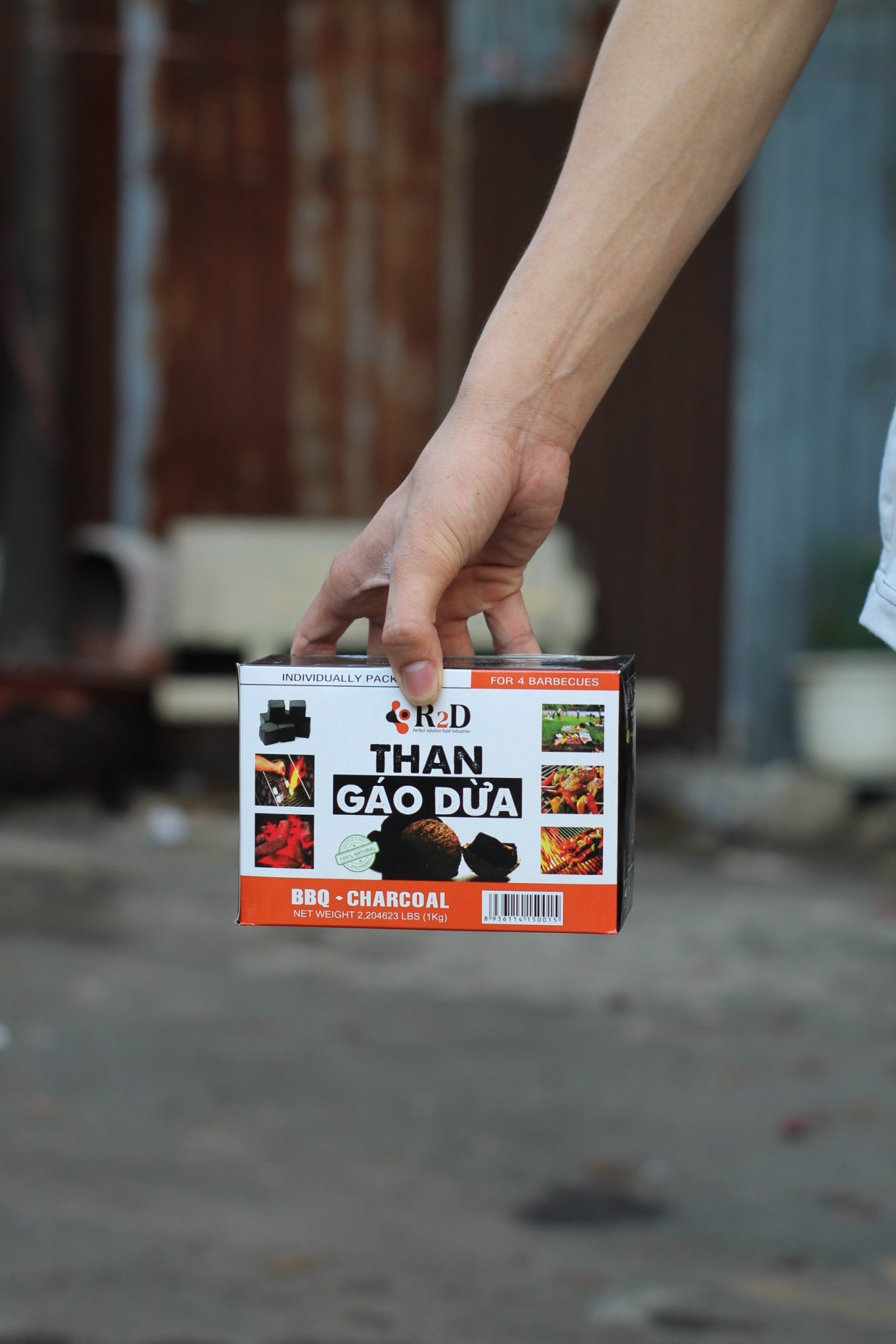 Combo 3 hộp than không khói làm từ Gáo dừa chính hãng R2D dùng cho tiệc nướng BBQ (tổng 7 kg than) an toàn cho sức khoẻ