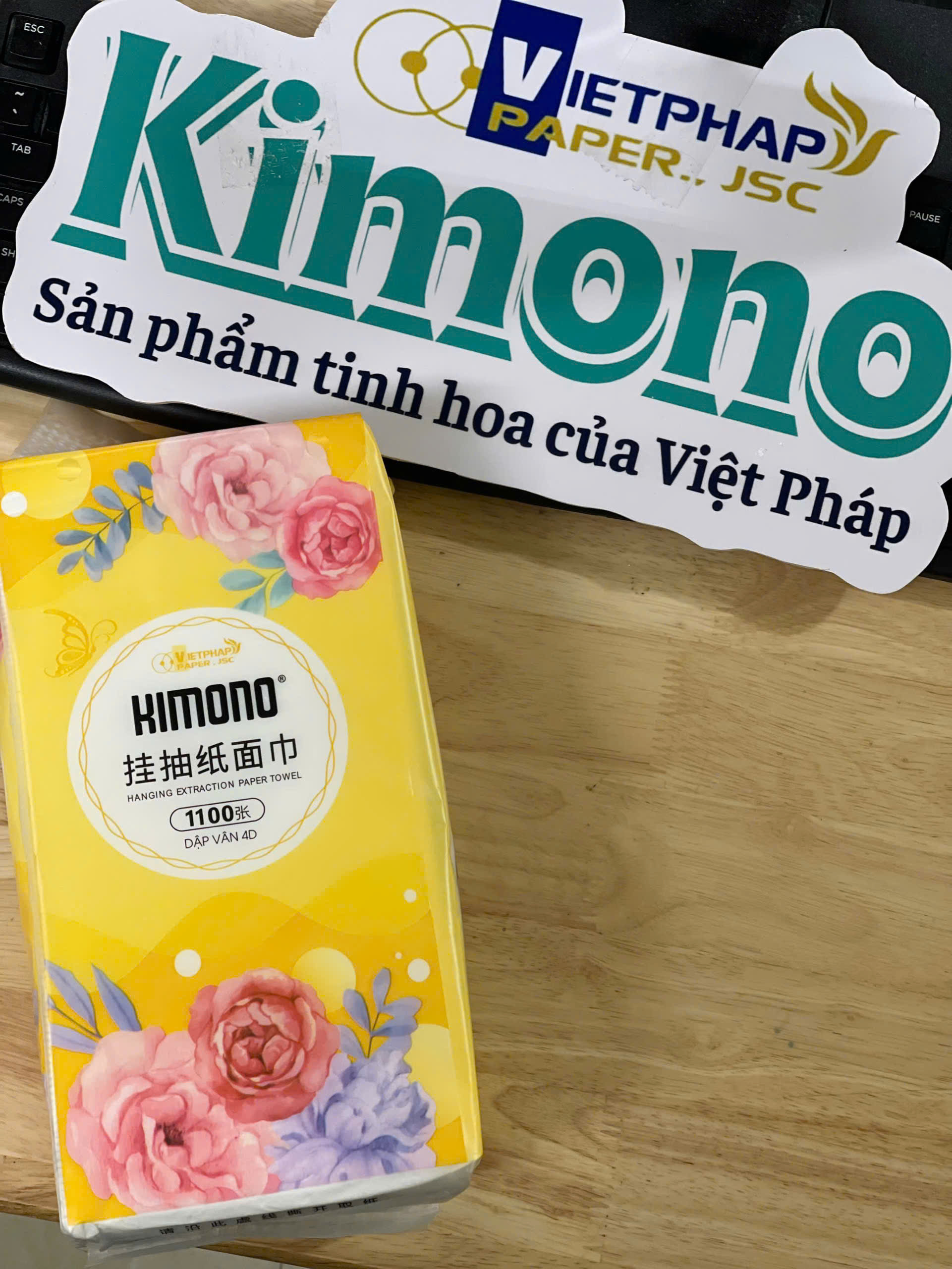 COMBO 10 bịch giấy treo tường đa năng KIMONO hoa VÀNG 4 lớp dạng rút 1100 tờ tặng kèm 2 móc treo đôi