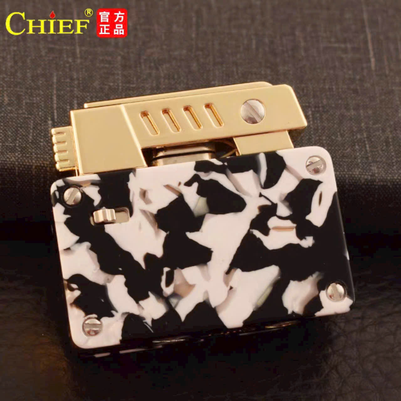 Vỏ hộp quẹt bật lửa xăng đá CF-707 có 2 đầu bấc đánh lửa, khóa chốt an toàn