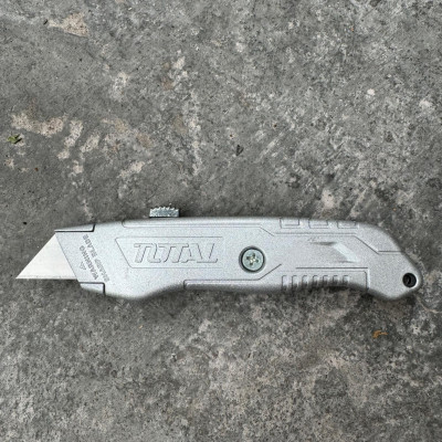 BỘ COMBO 25 DAO TIỆN ÍCH VÀ THƯỚC KÉO THÉP NỀN VÀNG TOTAL TOS23034 - HÀNG CHÍNH HÃNG