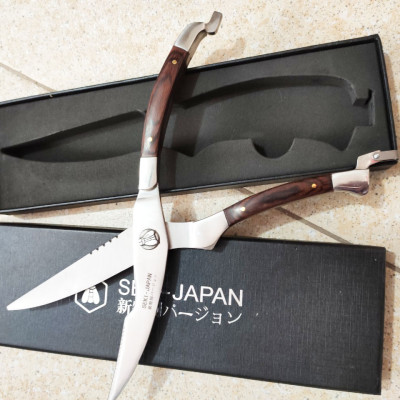 Kéo Cắt Xương Gà Vịt SeKi Nhật Bản, Cán 100% Gỗ Tự Nhiên chống trơn trược, Kéo cắt xương gà vịt chuyên nghiệp. Thép dày có lò xo bật nhảy giúp không mỏi tay