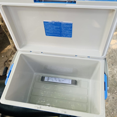 Combo Thùng đá Sanka Vent Sereno 24.5 lít + Mút chuyên dụng rửa xoong nồi 2 mặt (thô/ mịn) nhãn hiệu Ohe hàng Made in Japan