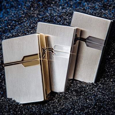 Vỏ Hột Quẹt Bật Lửa Hộp Quẹt Xăng Đá Zorro Z91328 Họa Tiết Xước Mịn - Giao Màu Ngẫu Nhiên