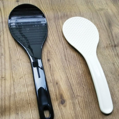 Combo bát nhựa tròn họa tiết trái tim 390ml + Muôi xới cơm chống dính 22cm - nội địa Nhật Bản