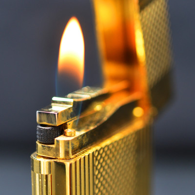 Vỏ Hột Quẹt Bật Lửa Upon Gas Đá D148V Họa Tiết Kẻ Dọc Đẹp Độc Lạ - Dùng Gas Đá Cao Cấp