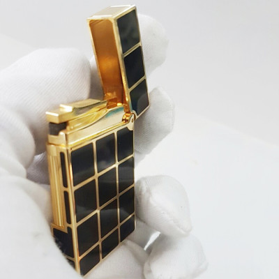 Vỏ Hột Quẹt Bật Lửa Upon D97V Họa Tiết Ô Vuông Nền Đen Cạnh Viền Vàng Cao Cấp - Dùng Ga Đá Cao Cấp