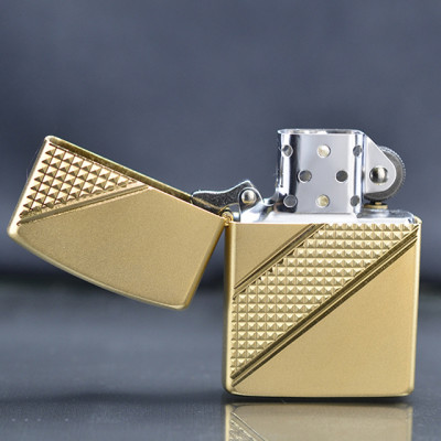 Vỏ Hột Quẹt Bật Lửa Xăng Đá Zorro Z92006B Họa Tiết Chéo - Dùng Xăng Bấc Đá Cao Cấp