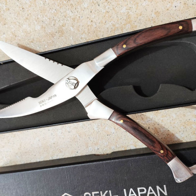 Kéo Cắt Xương Gà Vịt SeKi Nhật Bản, Cán 100% Gỗ Tự Nhiên chống trơn trược, Kéo cắt xương gà vịt chuyên nghiệp. Thép dày có lò xo bật nhảy giúp không mỏi tay